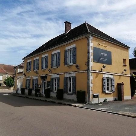 Logis Hotel & Restaurant Le Soleil D'Or Montigny-la-Resle Exterior foto